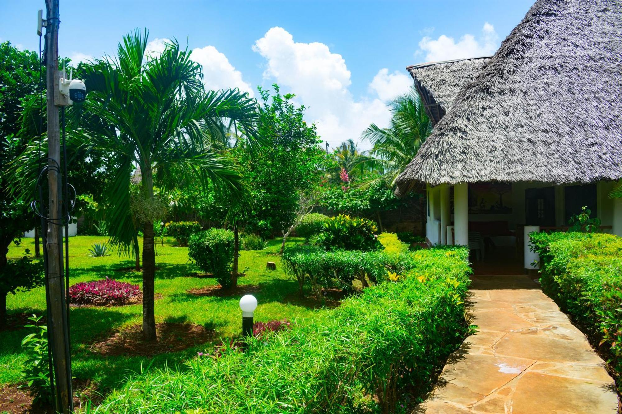 Villas Dora And Holly Diani Beach Exterior photo